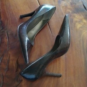 Nine West Barbe reptile pump